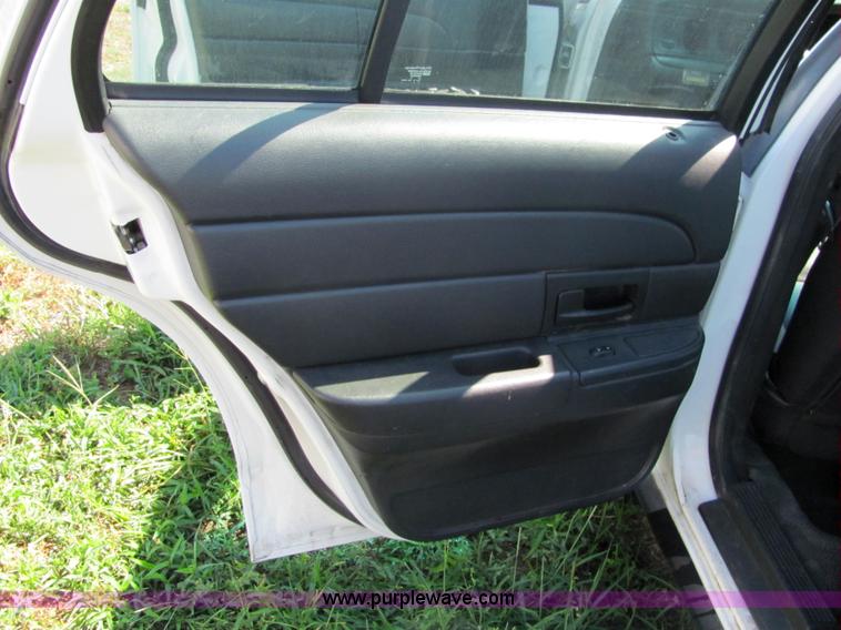 image for item 4047 2006 Ford Crown Victoria Police Interceptor