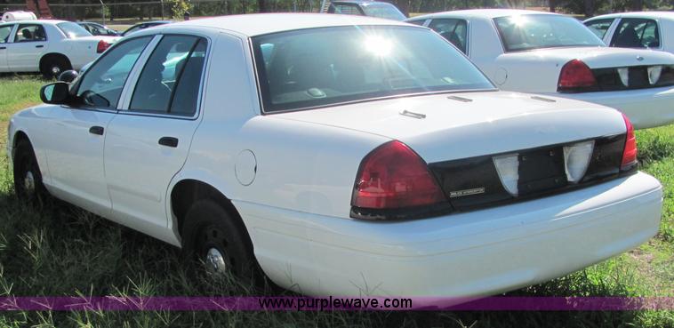 image for item 4048 2006 Ford Crown Victoria Police Interceptor