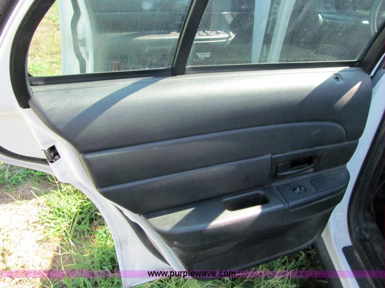 image for item 4048 2006 Ford Crown Victoria Police Interceptor