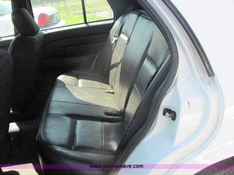 image for item 4048 2006 Ford Crown Victoria Police Interceptor