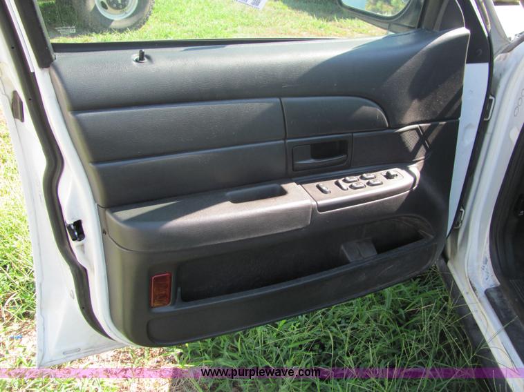 image for item 4049 2006 Ford Crown Victoria Police Interceptor