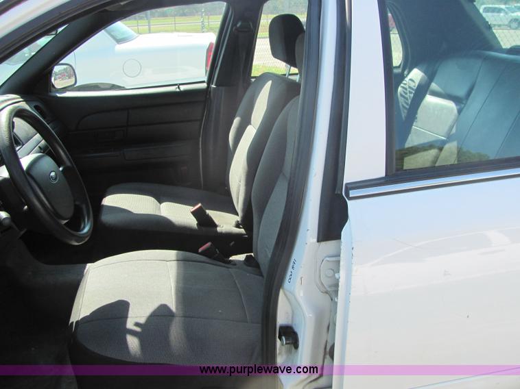 image for item 4049 2006 Ford Crown Victoria Police Interceptor