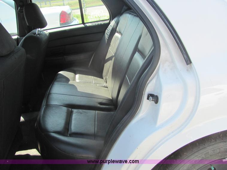 image for item 4049 2006 Ford Crown Victoria Police Interceptor