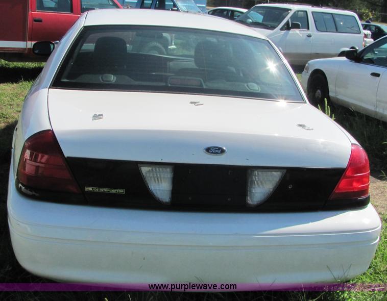 image for item 4050 2006 Ford Crown Victoria Police Interceptor
