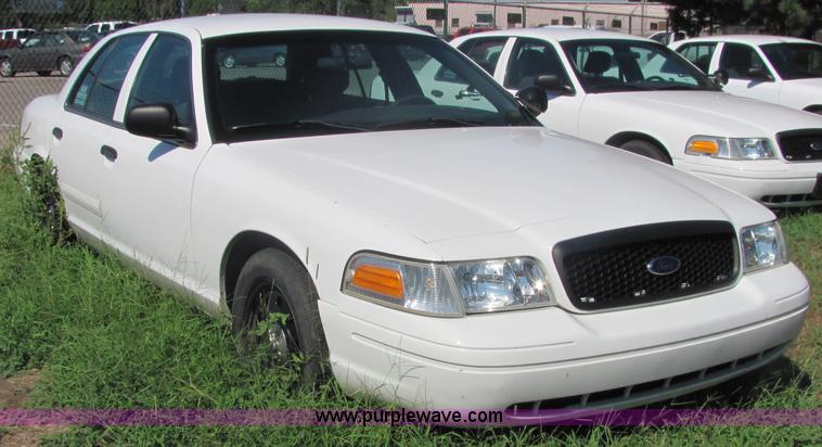 image for item 4050 2006 Ford Crown Victoria Police Interceptor