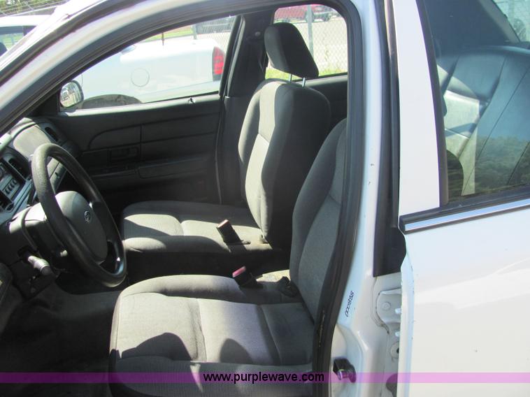 image for item 4050 2006 Ford Crown Victoria Police Interceptor