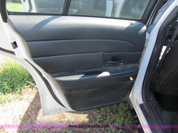 image for item 4050 2006 Ford Crown Victoria Police Interceptor