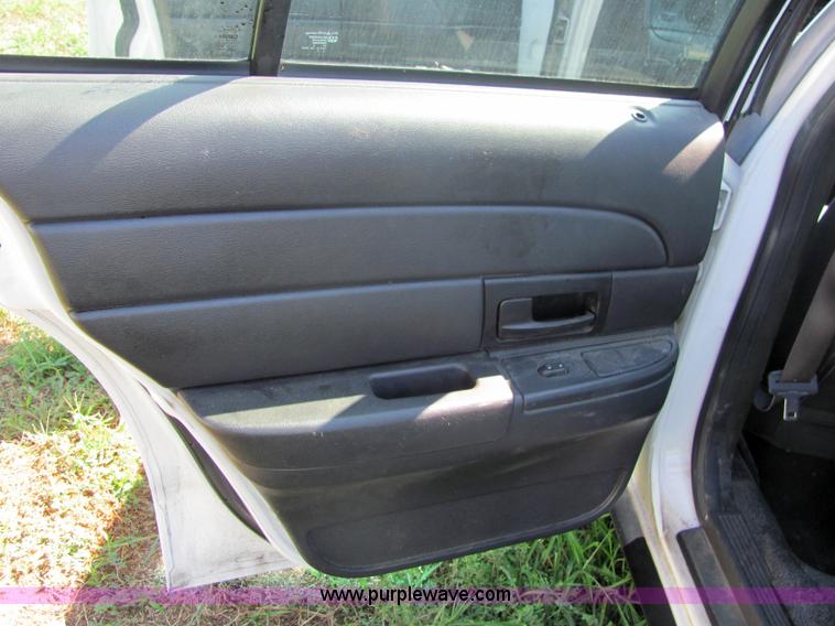 image for item 4051 2006 Ford Crown Victoria Police Interceptor