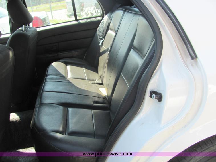 image for item 4051 2006 Ford Crown Victoria Police Interceptor