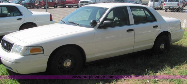 image for item 4052 2006 Ford Crown Victoria Police Interceptor