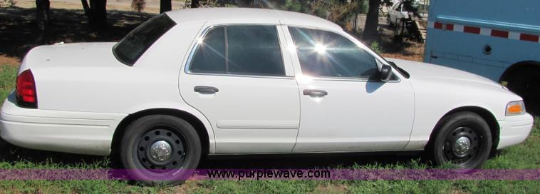 image for item 4052 2006 Ford Crown Victoria Police Interceptor