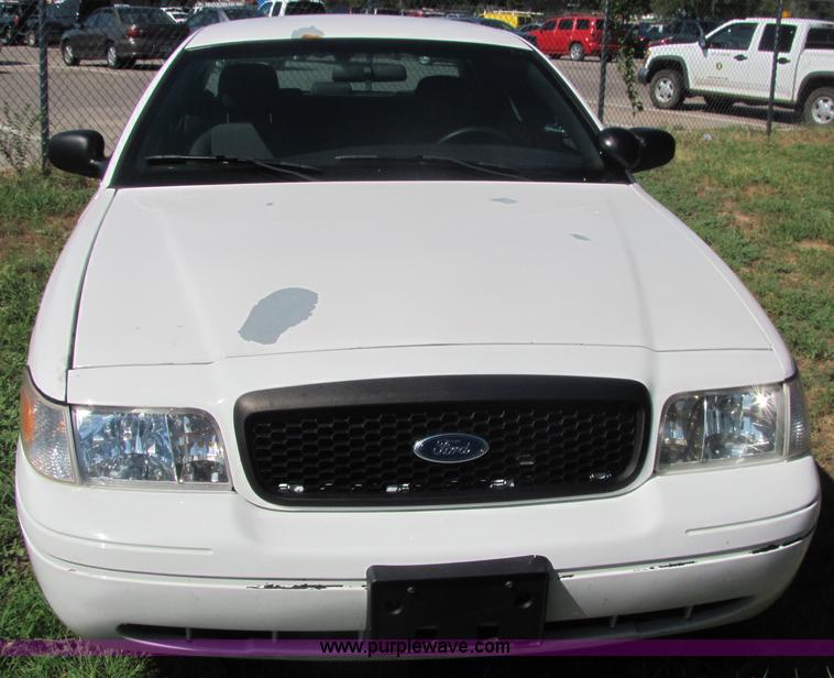 image for item 4052 2006 Ford Crown Victoria Police Interceptor