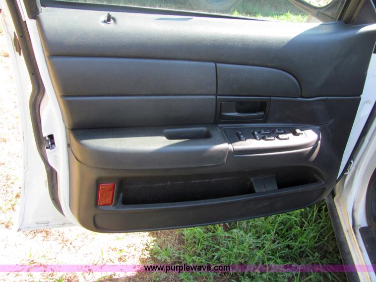 image for item 4052 2006 Ford Crown Victoria Police Interceptor