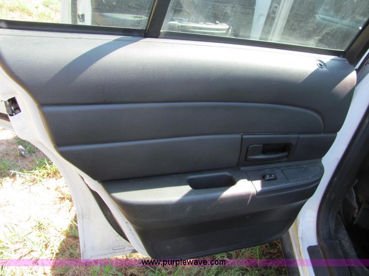 image for item 4052 2006 Ford Crown Victoria Police Interceptor