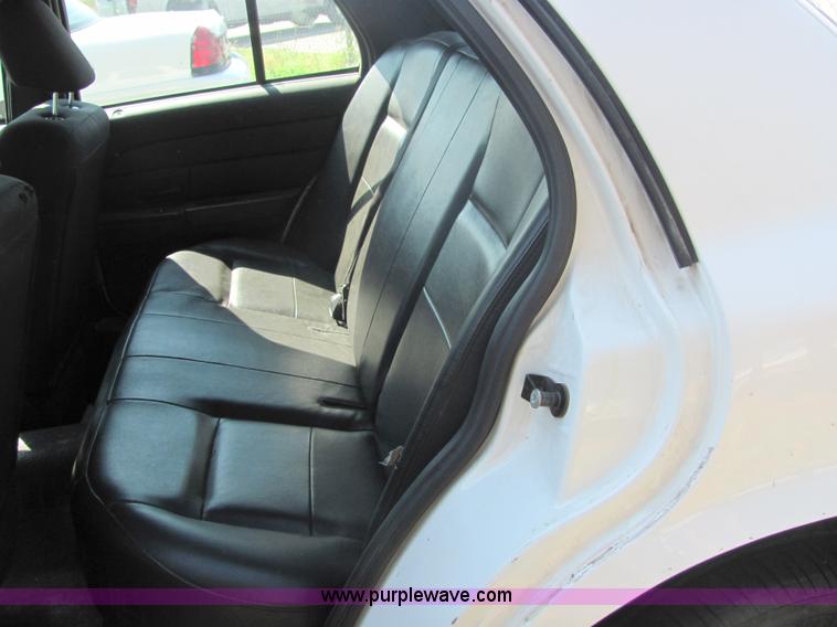 image for item 4052 2006 Ford Crown Victoria Police Interceptor