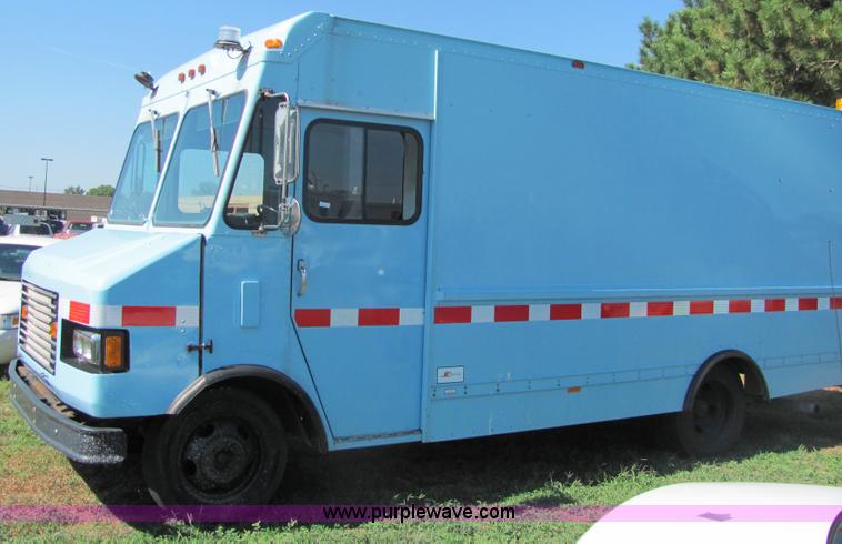 image for item 4053 1995 Chevrolet P30 step van