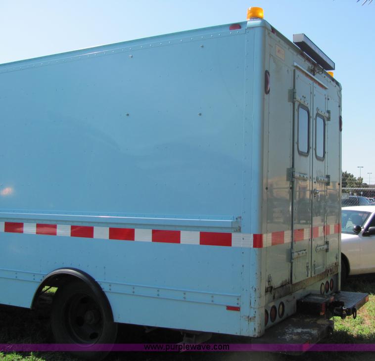 image for item 4053 1995 Chevrolet P30 step van