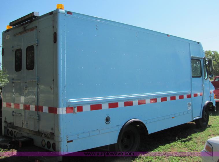 image for item 4053 1995 Chevrolet P30 step van