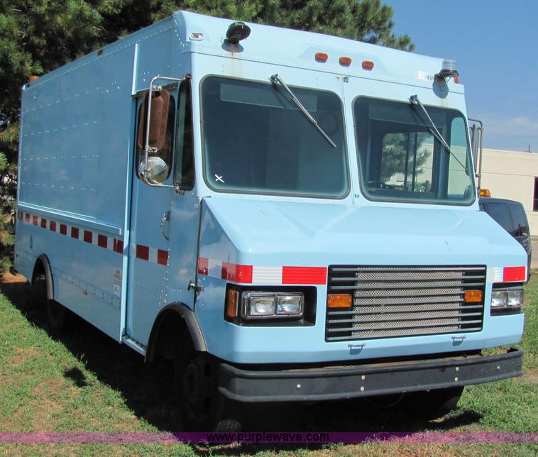 image for item 4053 1995 Chevrolet P30 step van