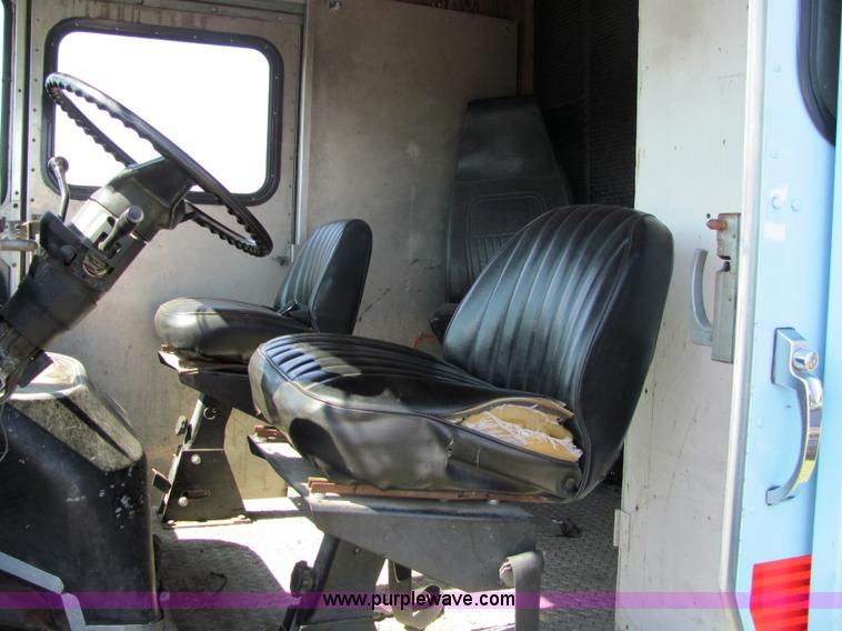 image for item 4053 1995 Chevrolet P30 step van