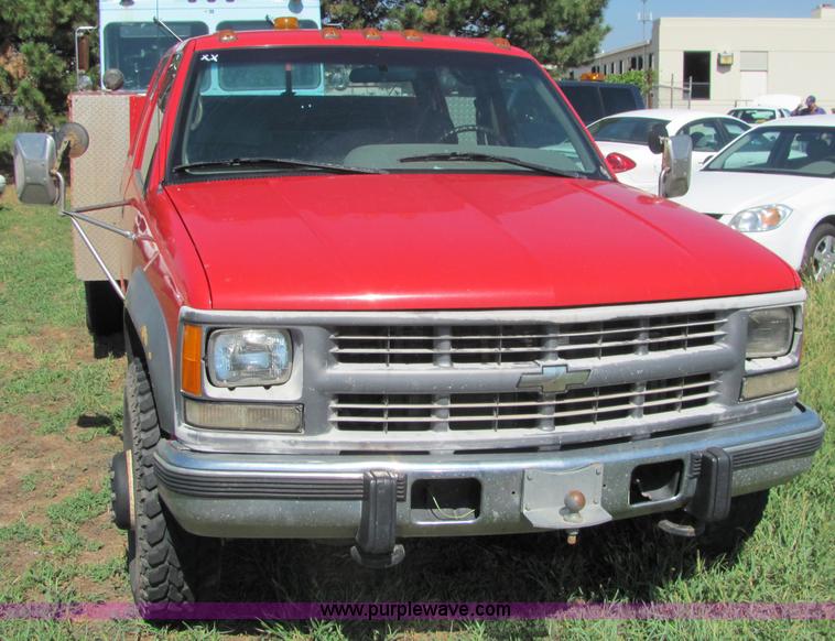 image for item 4054 1995 Chevrolet K3500 pickup truck