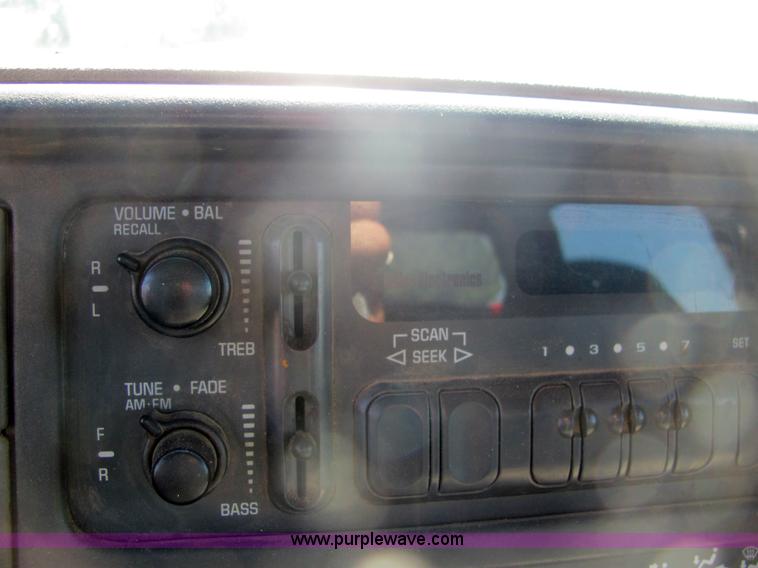 image for item 4054 1995 Chevrolet K3500 pickup truck