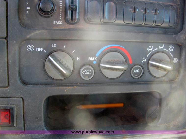 image for item 4054 1995 Chevrolet K3500 pickup truck