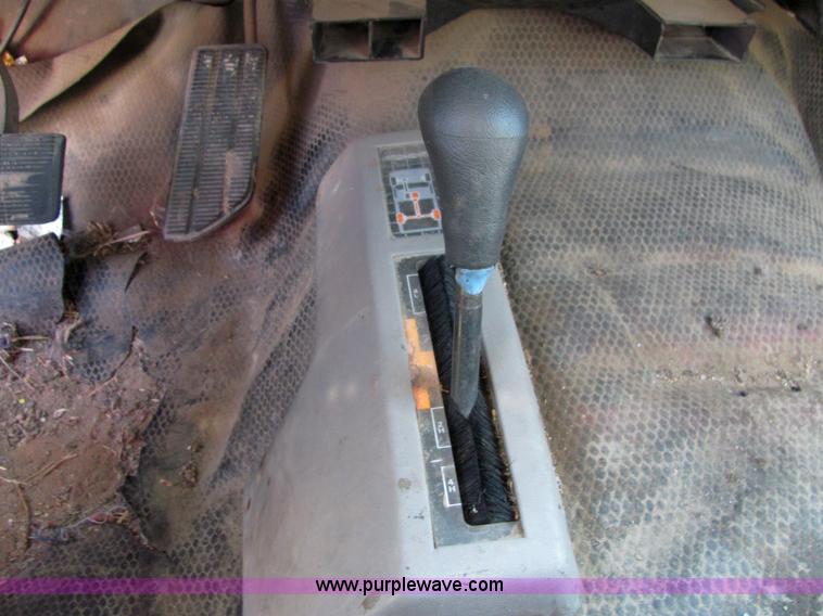 image for item 4054 1995 Chevrolet K3500 pickup truck