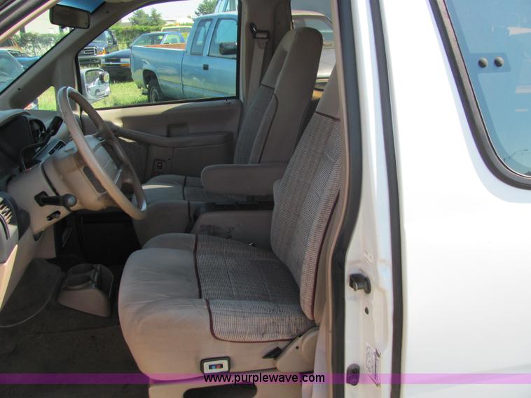 image for item 4055 1996 Ford Aerostar