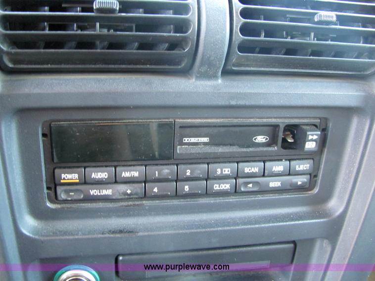 image for item 4055 1996 Ford Aerostar