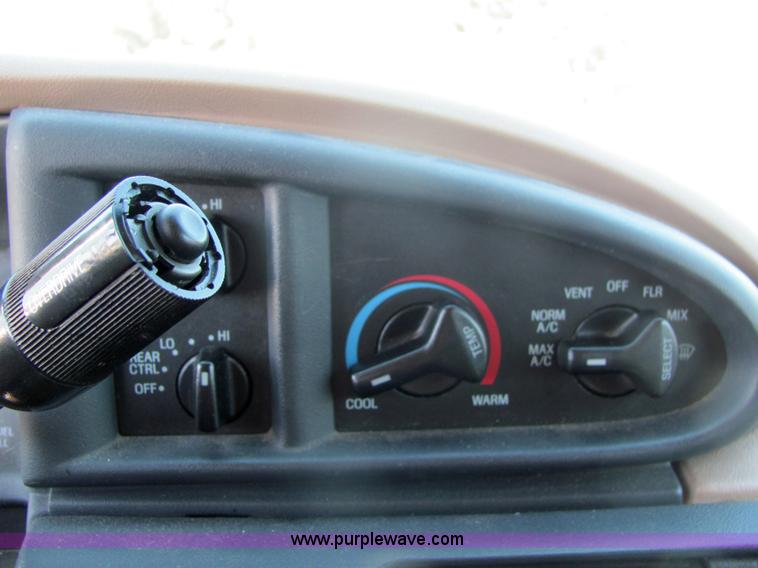 image for item 4055 1996 Ford Aerostar