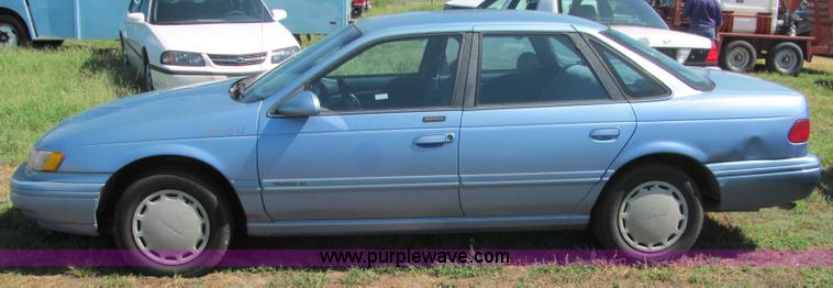 image for item 4056 1995 Ford Taurus