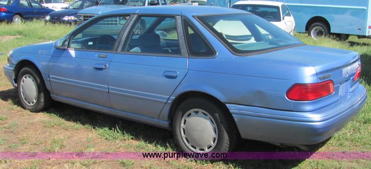 image for item 4056 1995 Ford Taurus