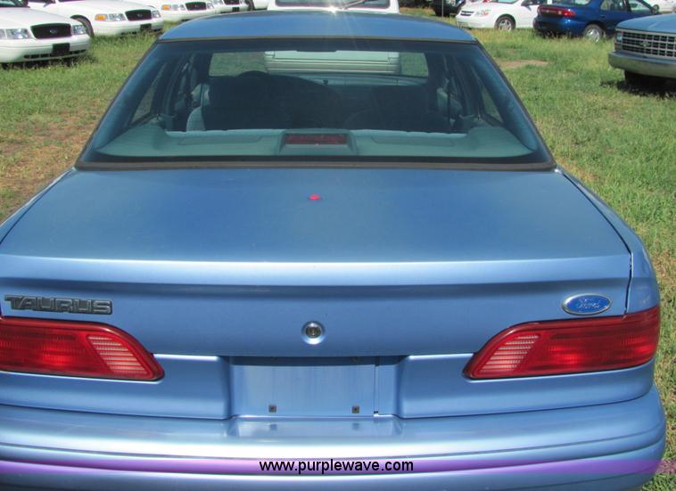 image for item 4056 1995 Ford Taurus