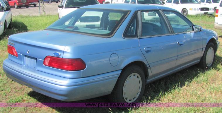image for item 4056 1995 Ford Taurus