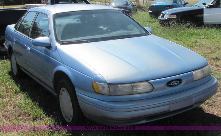 image for item 4056 1995 Ford Taurus