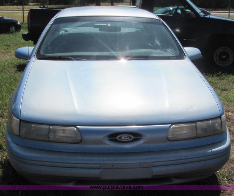 image for item 4056 1995 Ford Taurus