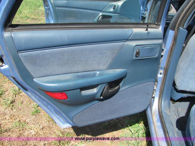 image for item 4056 1995 Ford Taurus