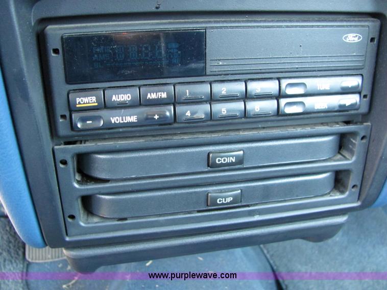 image for item 4056 1995 Ford Taurus
