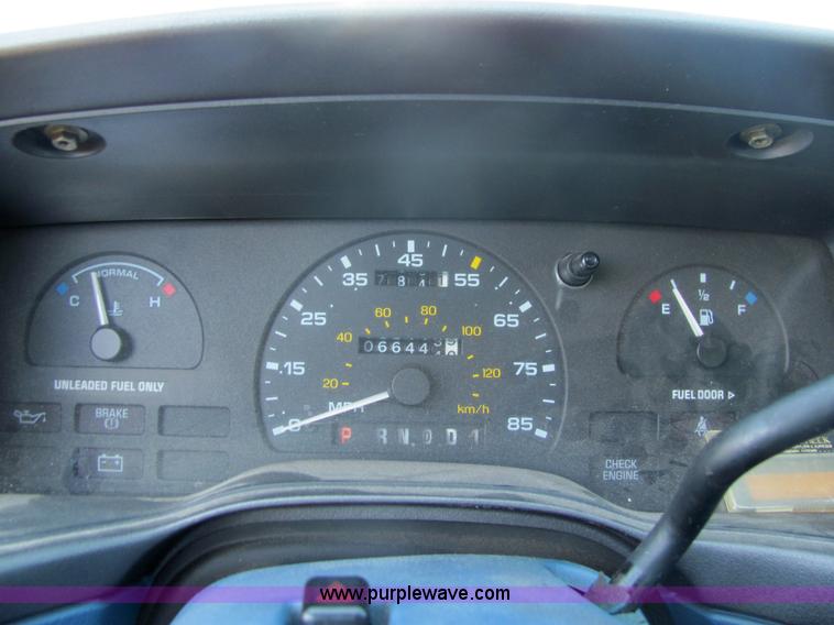 image for item 4056 1995 Ford Taurus