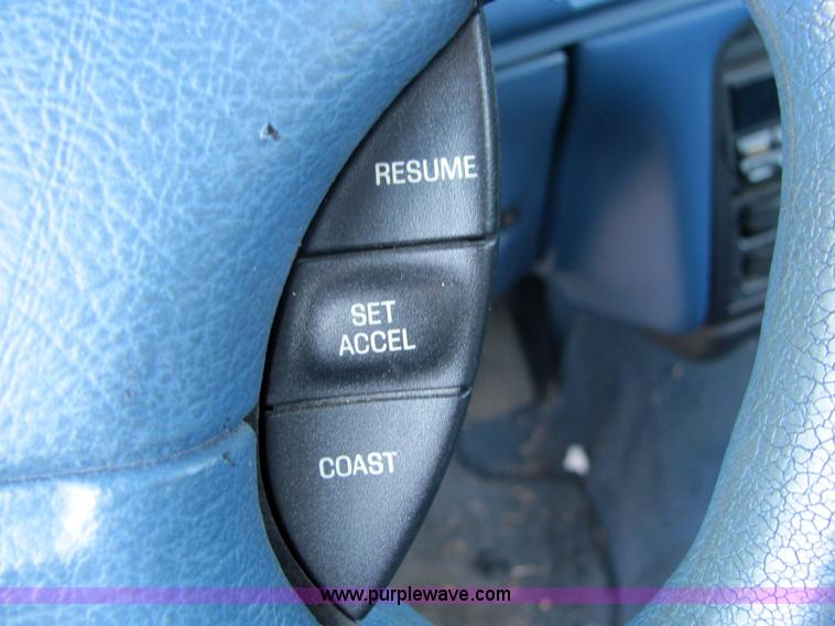 image for item 4056 1995 Ford Taurus