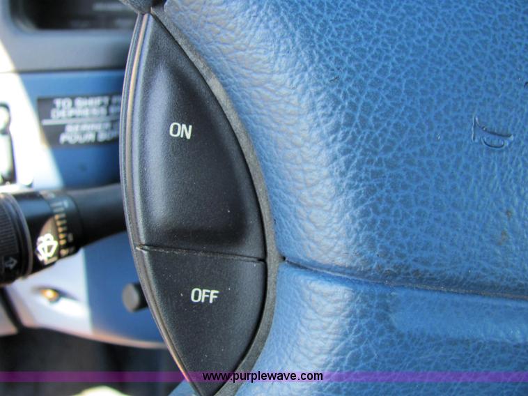 image for item 4056 1995 Ford Taurus