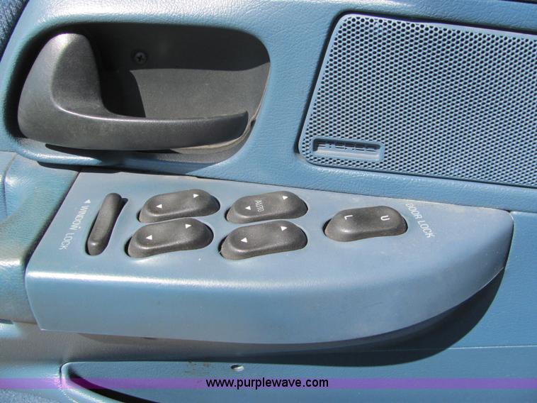 image for item 4056 1995 Ford Taurus