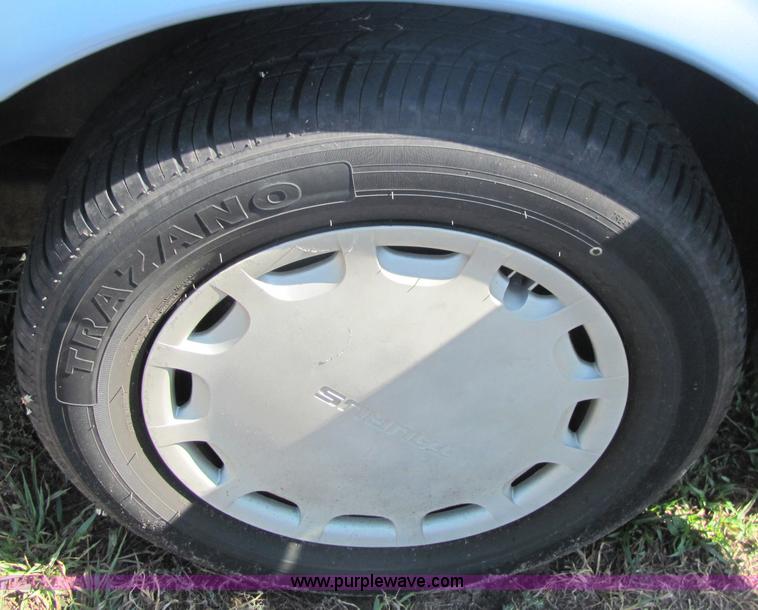 image for item 4056 1995 Ford Taurus