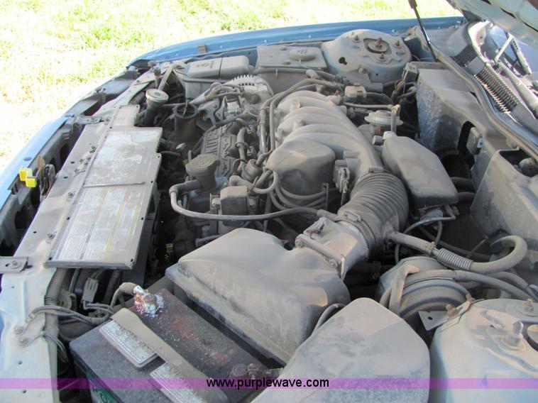 image for item 4056 1995 Ford Taurus