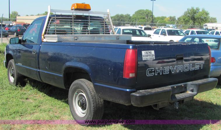 image for item 4057 2000 Chevrolet C2500 pickup truck