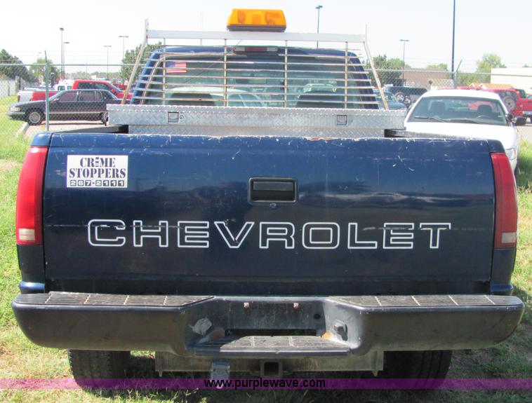 image for item 4057 2000 Chevrolet C2500 pickup truck