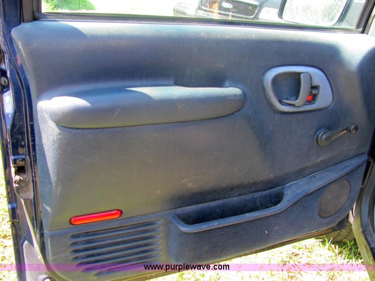 image for item 4057 2000 Chevrolet C2500 pickup truck