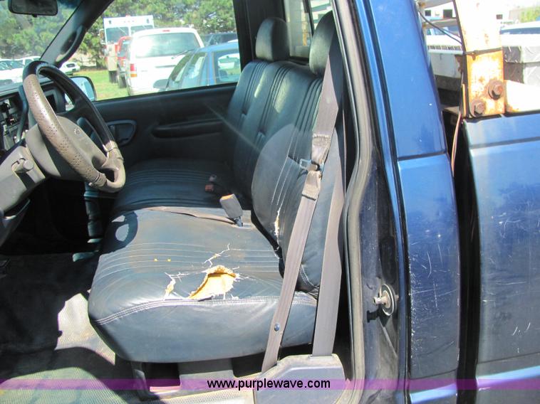 image for item 4057 2000 Chevrolet C2500 pickup truck