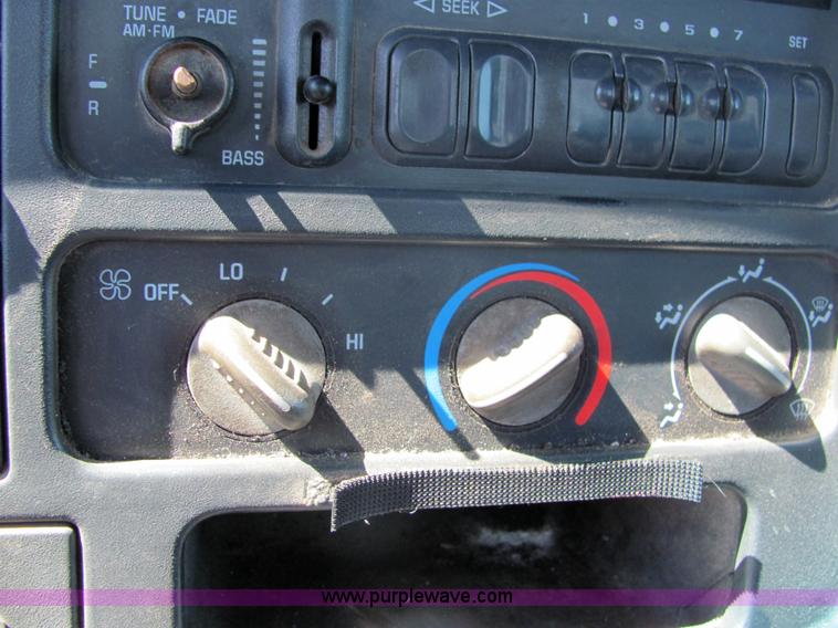 image for item 4057 2000 Chevrolet C2500 pickup truck